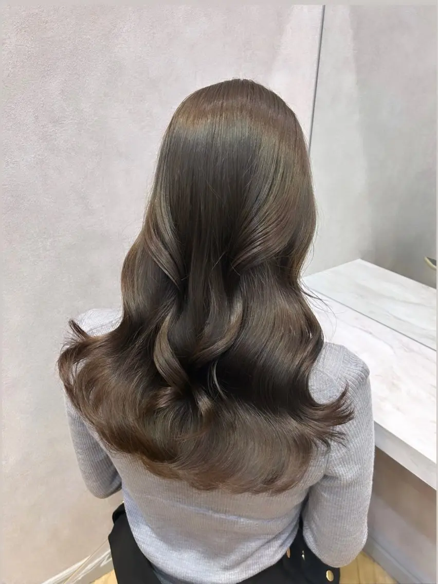 ロング カラー ヘアアレンジ ベージュカラー 透明感カラー オリーブベージュ レイヤーカット 🩷韓国ヘア/ヨシン モリ🩷Maikaのヘアスタイル