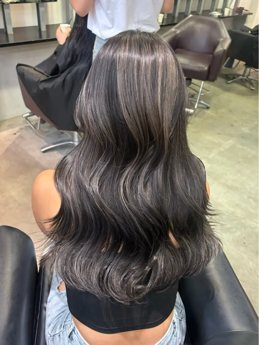 ロング カラー ヘアカラー トリートメント オリーブベージュ 🫒🩶Rianaのヘアスタイル