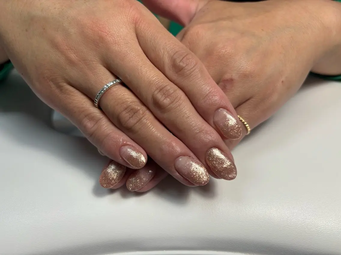 ネイル ゴールド グラデーション ラメ(グリッター) ラメグラデーション ピンク ハンドネイル BONNIE NAILのネイルデザイン