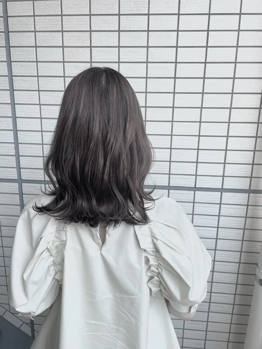 セミロング カラー グレージュ 川名 充✂️のヘアスタイル