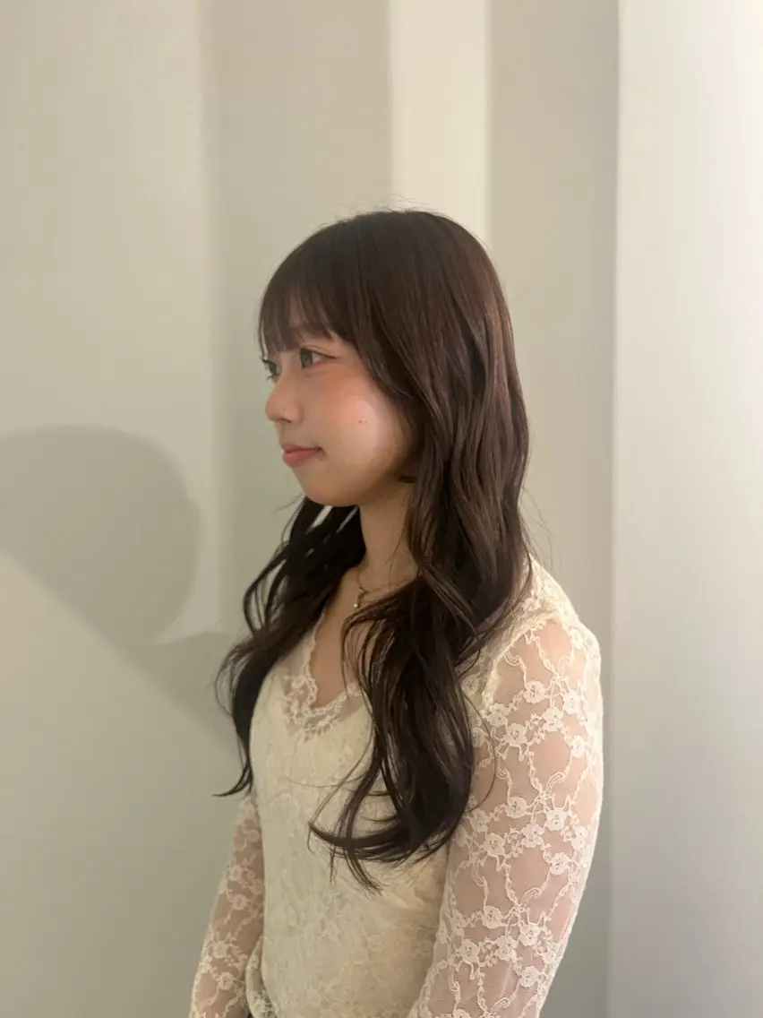 ロング チョコレートブラウン 顔周りカット 小顔カット カット ヘアカラー トリートメント 山本 彩香のヘアスタイル