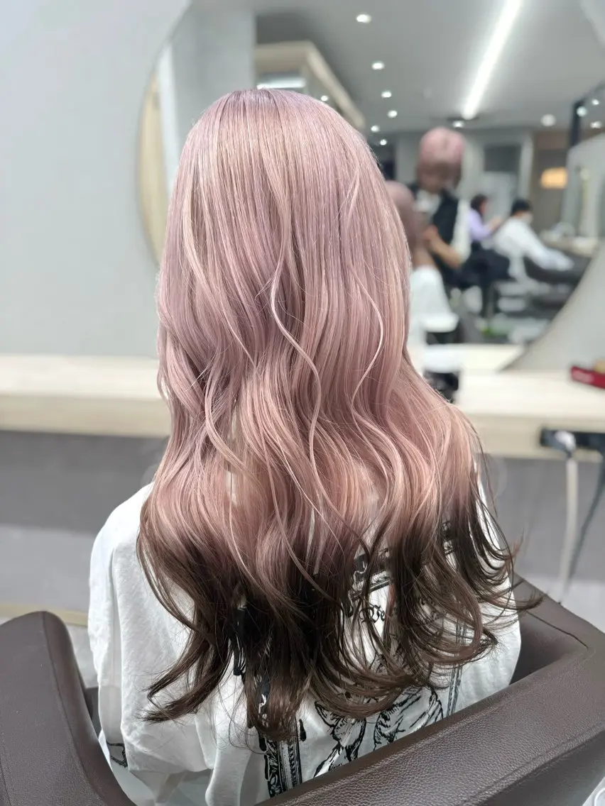 ロング カラー ブリーチ ブラウンカラー ピンクカラー ホワイトピンク ヘアカラー ブリーチ/ハイトーン /渋沢/みなのヘアスタイル