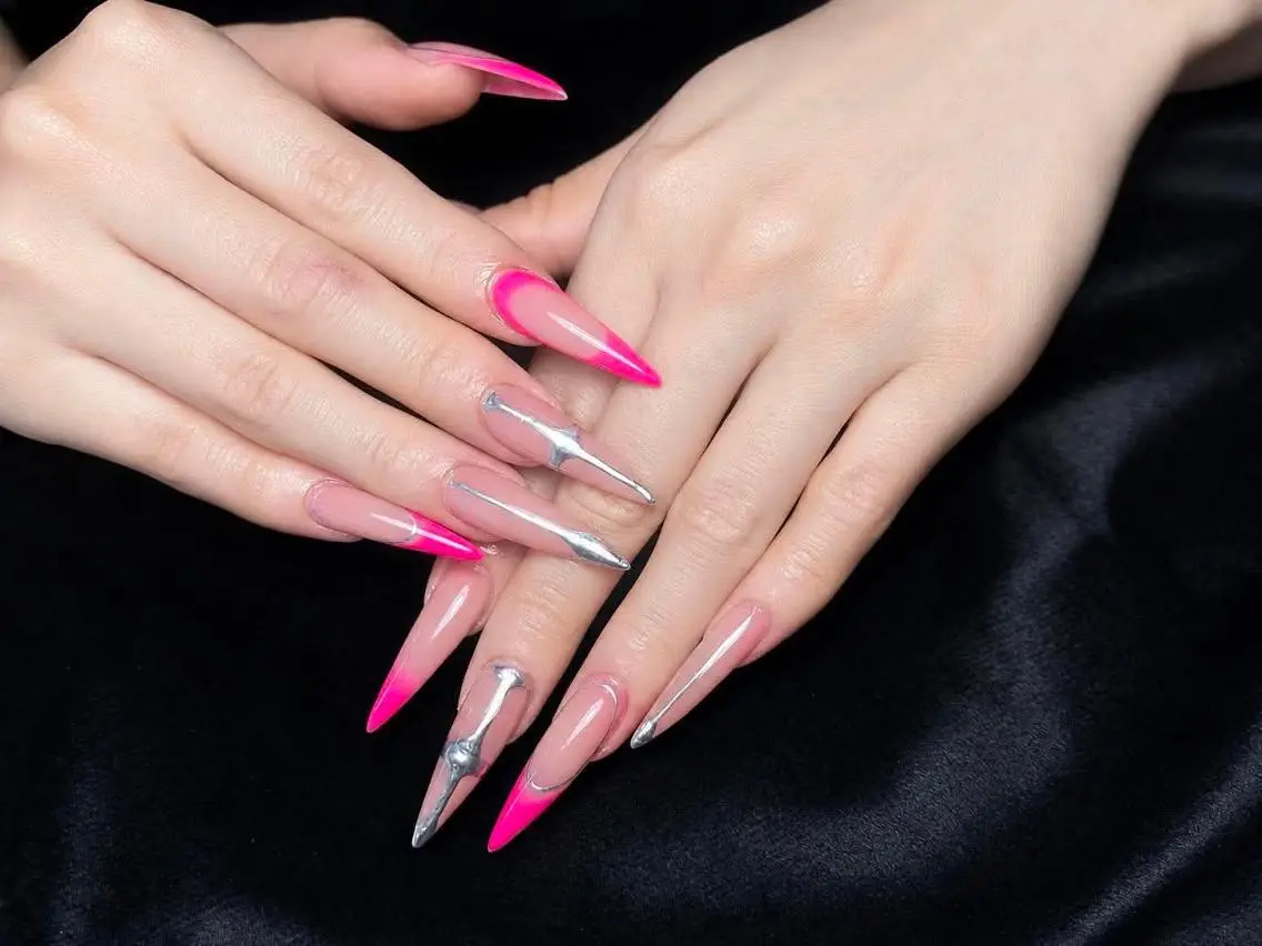 ネイル アートネイル フレンチネイル キラキラネイル 韓国ネイル ロングネイル ハンドネイル ハンドケア Mika Nails 心斎橋のネイルデザイン