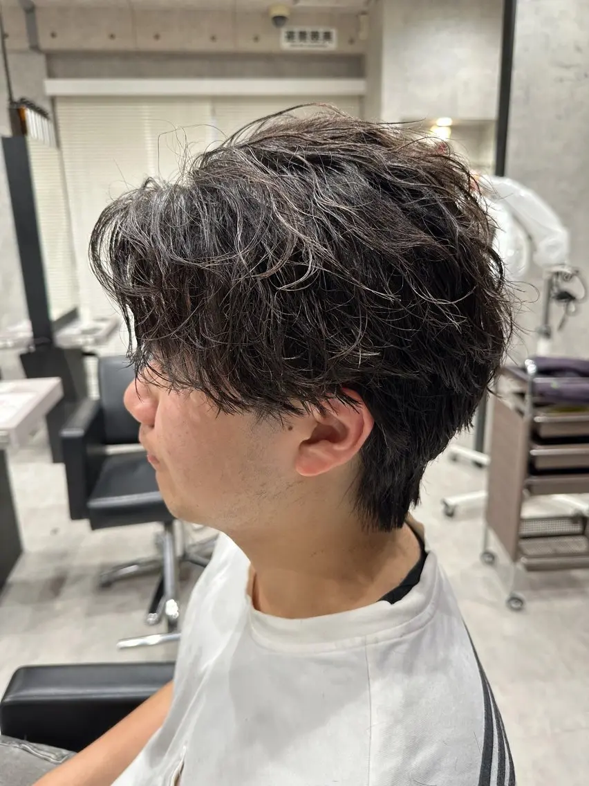 ショート パーマ メンズ フェザーパーマ メンズパーマ カット パーマ ユウ🪄 パーマ指名No1のヘアスタイル
