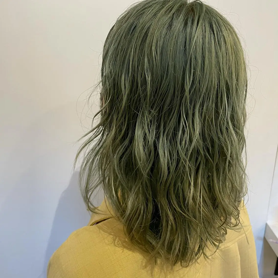 ミディアム カラー パーマ ミディアムパーマ ブリーチ ハイトーンカラー パーマウルフショート 濱田匠のヘアスタイル