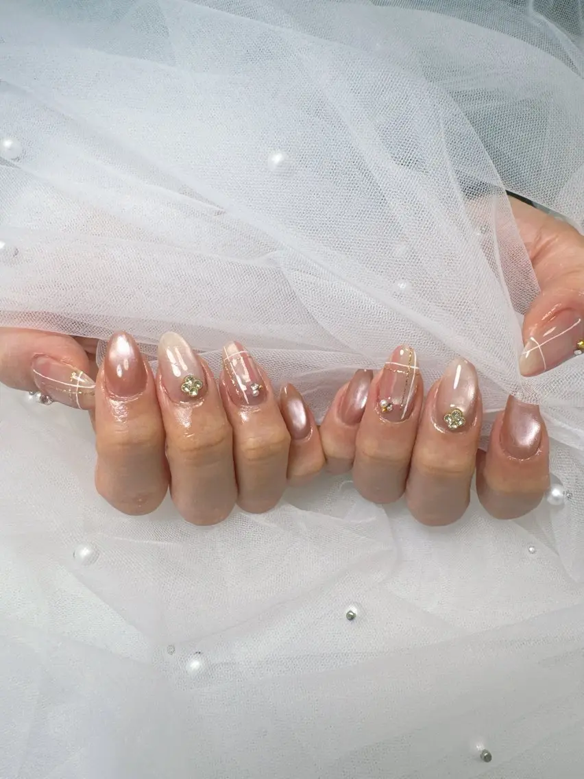 ネイル チークネイル フレンチネイル ジェルネイル ガラスフレンチ ハート Queeens nailのネイルデザイン