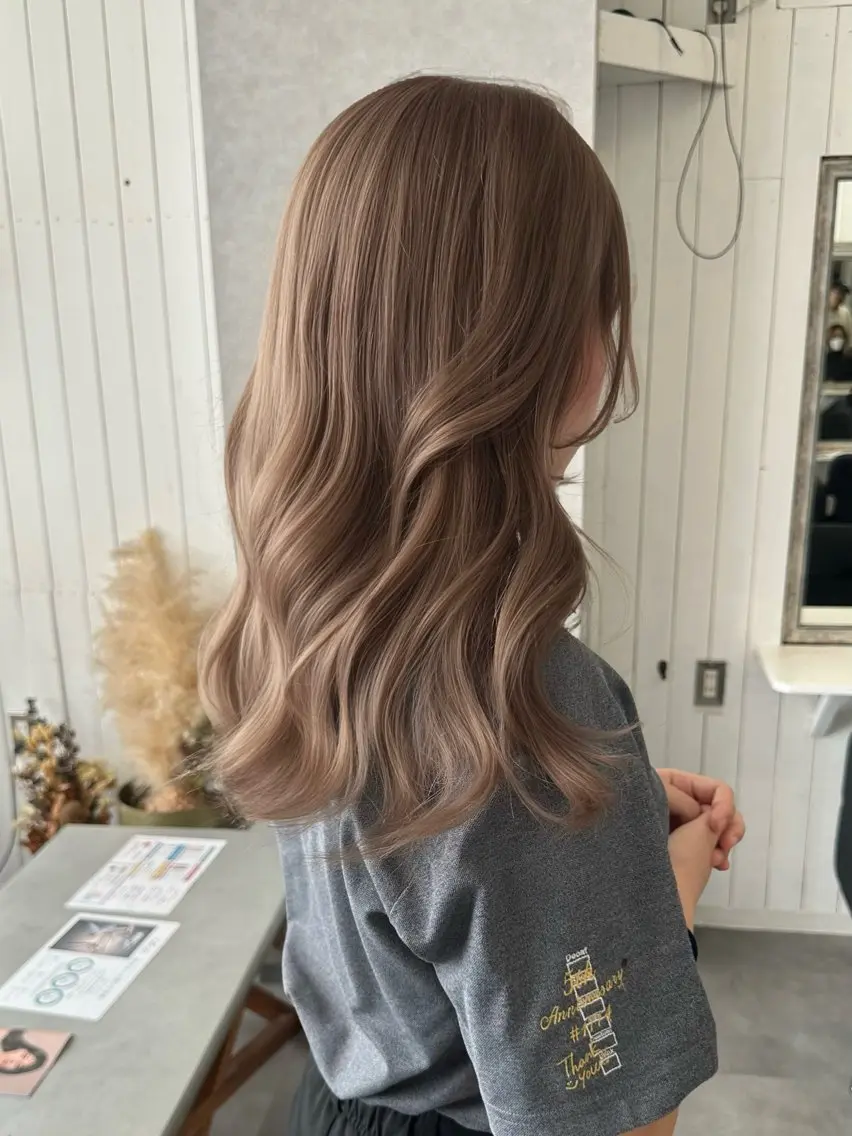 セミロング カット ヘアカラー ハイトーン belle ナホのヘアスタイル