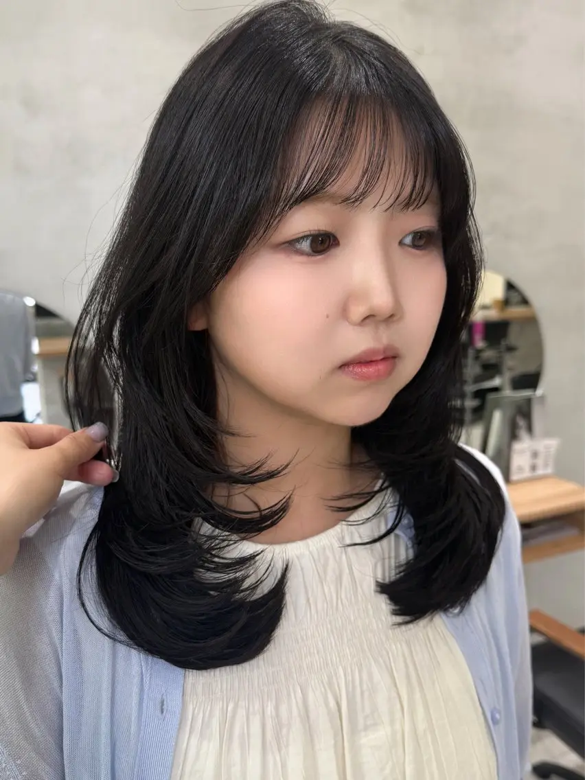 ミディアム カラー ミディアムレイヤー ベージュカラー ブリーチ 透明感カラー グレージュ カット ヘアカラー 透け感color/ SUのヘアスタイル