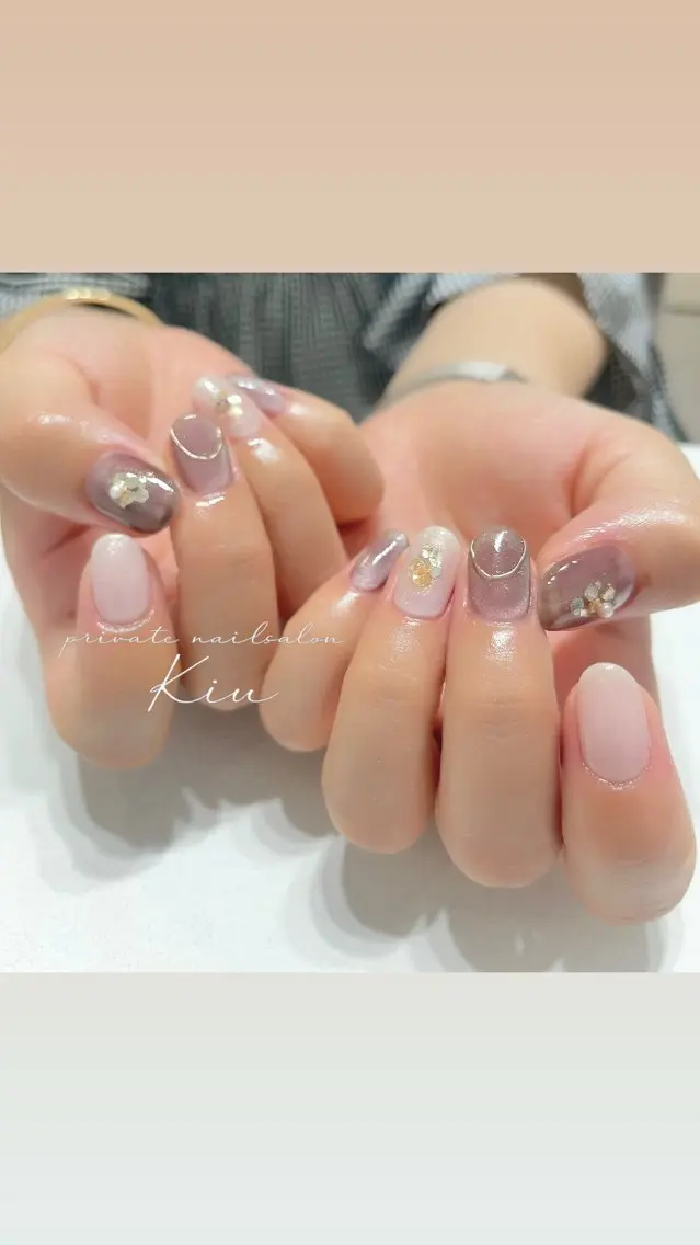 ネイル ブラウン ジェルネイル ゴールド ラメ(グリッター) ミラーネイル ハンドネイル kiu nailsalonのネイルデザイン