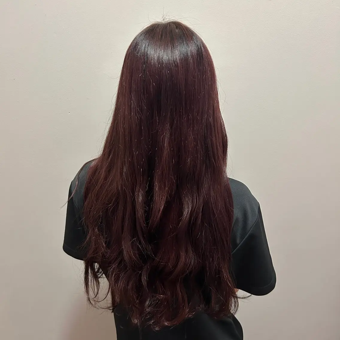 ロング カラー レッドカラー 岡本 妃麗のヘアスタイル