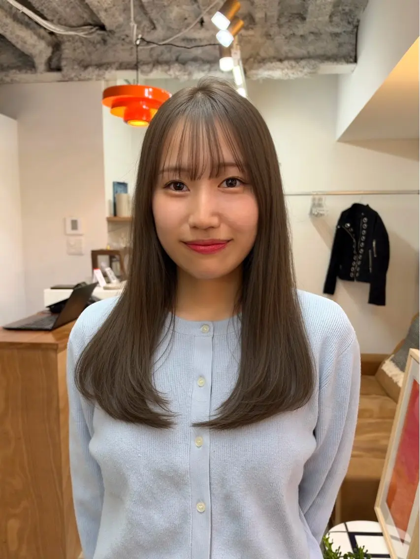 セミロング カラー 顔周りカット レイヤーカット カット ヘアカラー トリートメント まさと透明感ベージュ カラーレイヤーカットのヘアスタイル