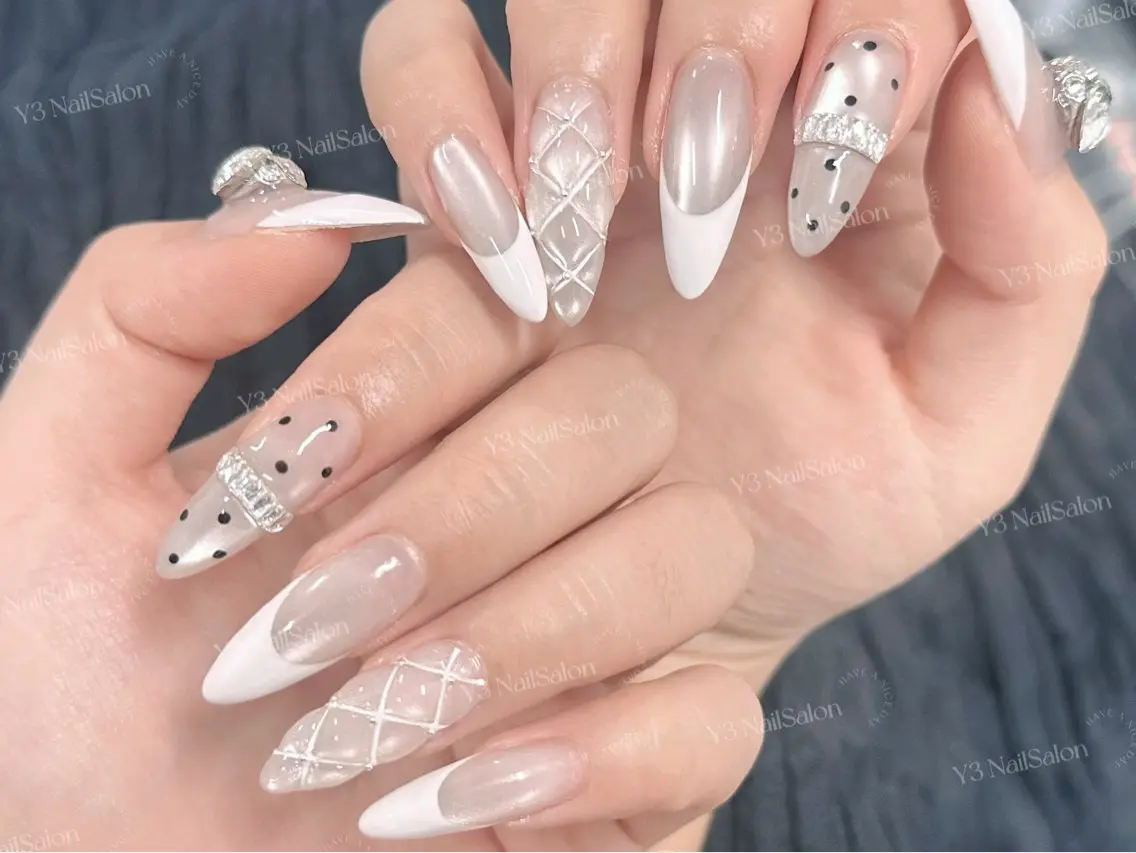 ネイル アートネイル ドット フレンチネイル キラキラネイル 韓国ネイル ハンドネイル Y3 NailSalonのネイルデザイン