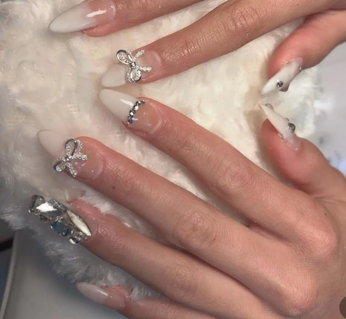 ネイル フラッシュネイル フットネイル フレンチネイル ジェルネイル ガラスフレンチ Nail salon Natulalのネイルデザイン