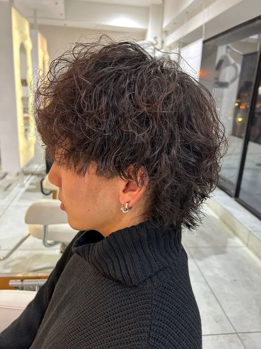 パーマ メンズ 波巻きパーマ メンズウルフカット ウルフカット 稲村 直也のヘアスタイル