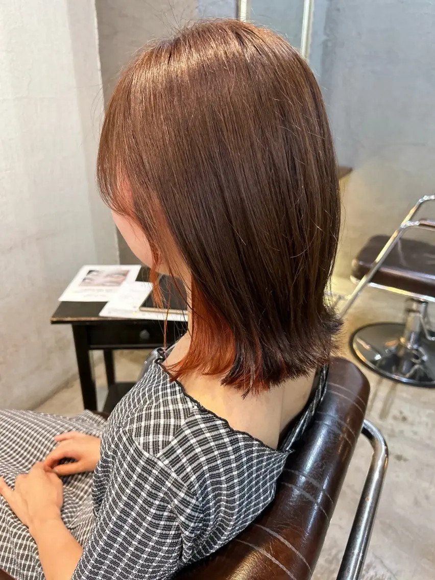 ミディアム カラー オレンジ ボブ 外ハネヘア ヘアカラー 桜田 修未のヘアスタイル
