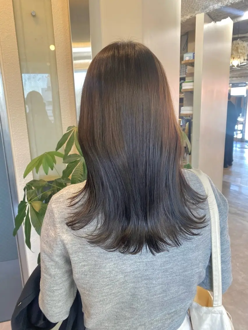 ミディアム カラー カット ヘアカラー トリートメント AYANO ／レイヤー／オリーブのヘアスタイル