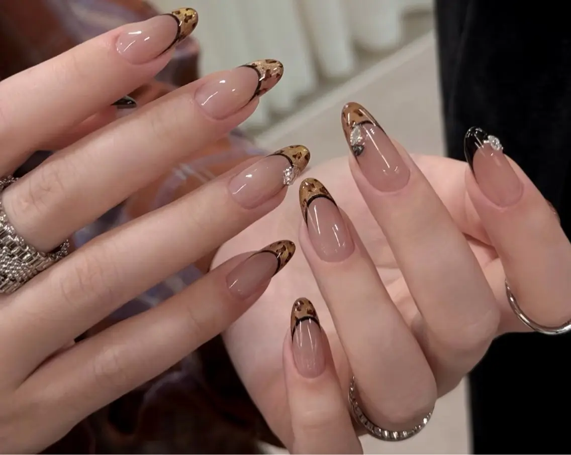 ネイル フットネイル フレンチネイル グラデーション 氷ネイル・うるうるネイル 韓国ネイル ハンドネイル Lynn_ Nailのネイルデザイン