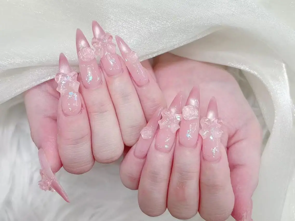 ネイル 長さ出し キラキラネイル 韓国ネイル ロングネイル マグネットネイル ハンドネイル ハンドケア Akira✨ nailのネイルデザイン