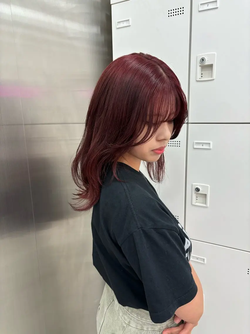 セミロング カラー 抜け感レイヤー︴ ニュアンスカラーのヘアスタイル