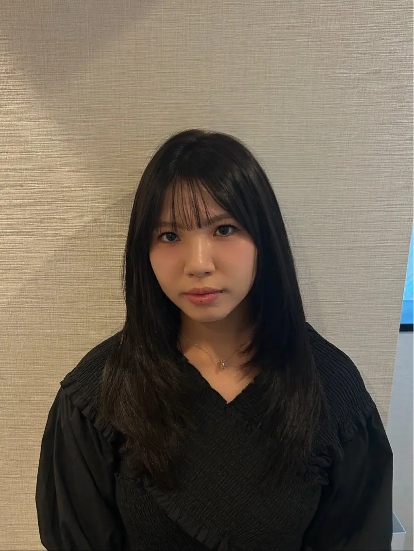 カット✂︎+透明感艶カラー✨🫧ケアトリートメント付きの写真