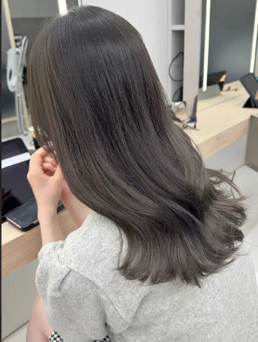 セミロング カラー ヘアカラー トリートメント 🫧透明感 × 艶髪カラー🫧このかのヘアスタイル