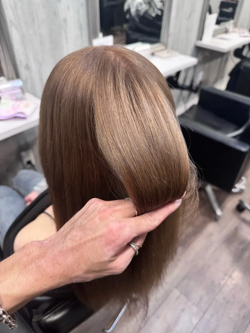 セミロング ヘアカラー トリートメント ✨池袋ブリーチ特化 Hibiki✨のヘアスタイル