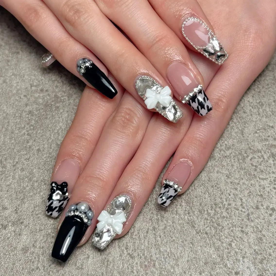 ネイル ハンドネイル nailroom DIASOMNIAのネイルデザイン