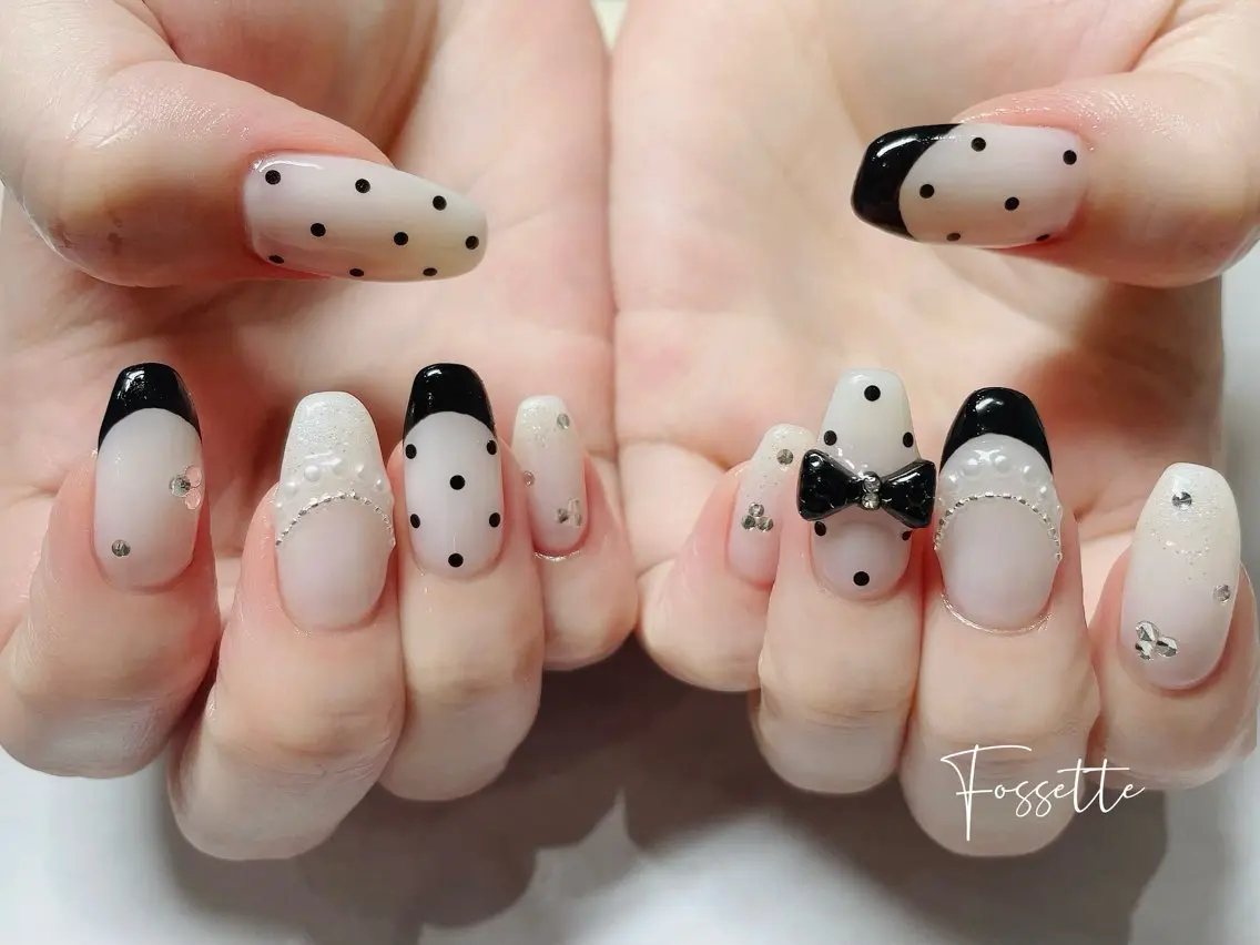 ネイル ドット フレンチネイル リボン ハンドネイル nailsalon Fossetteのネイルデザイン