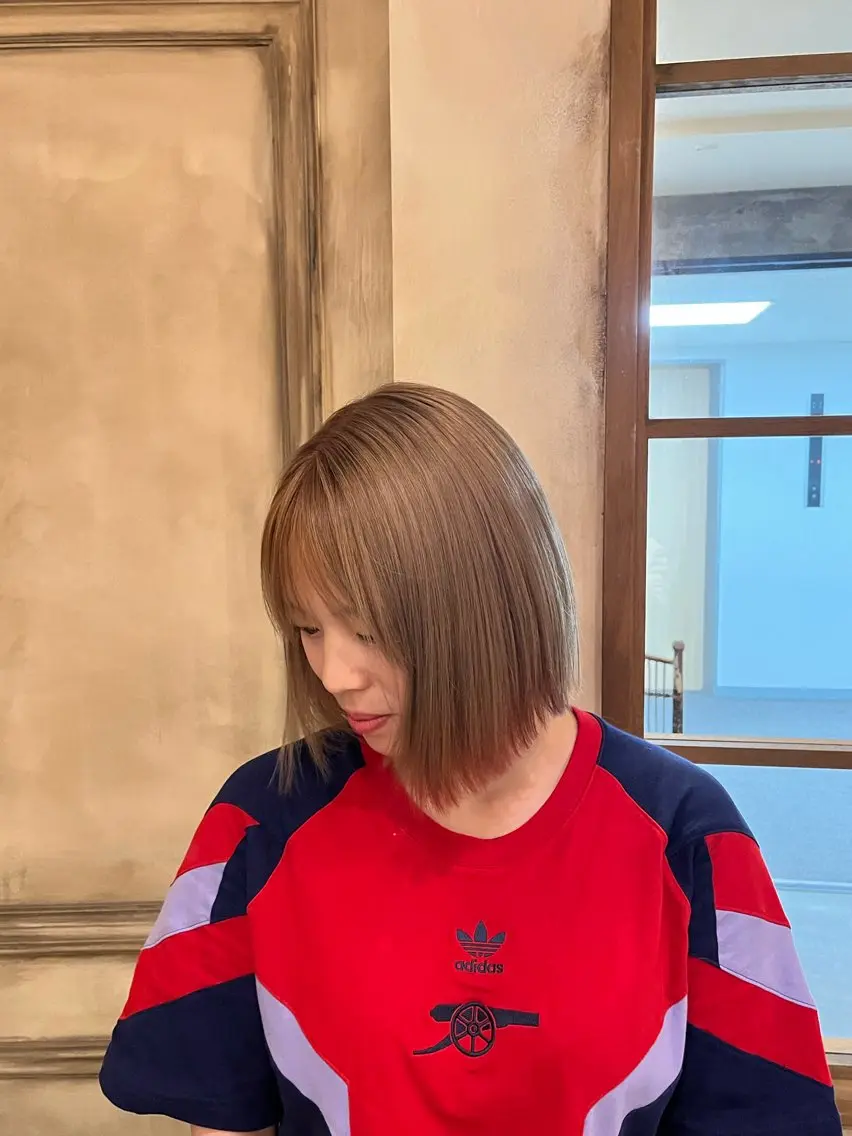 ミディアム カラー 秋葉 玲唯のヘアスタイル