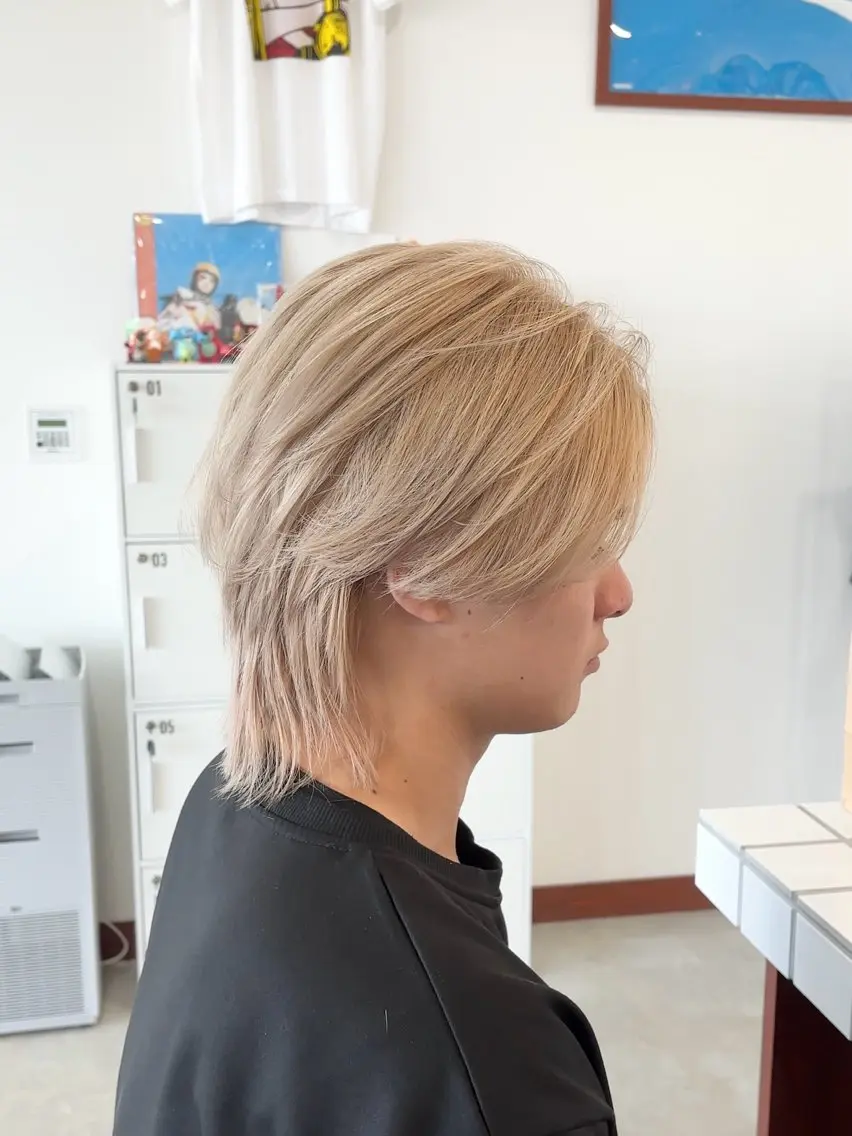 カラー メンズ メンズハイトーン メンズウルフカット ハイトーンカラー ウルフカット 中原 佑（店長）のヘアスタイル