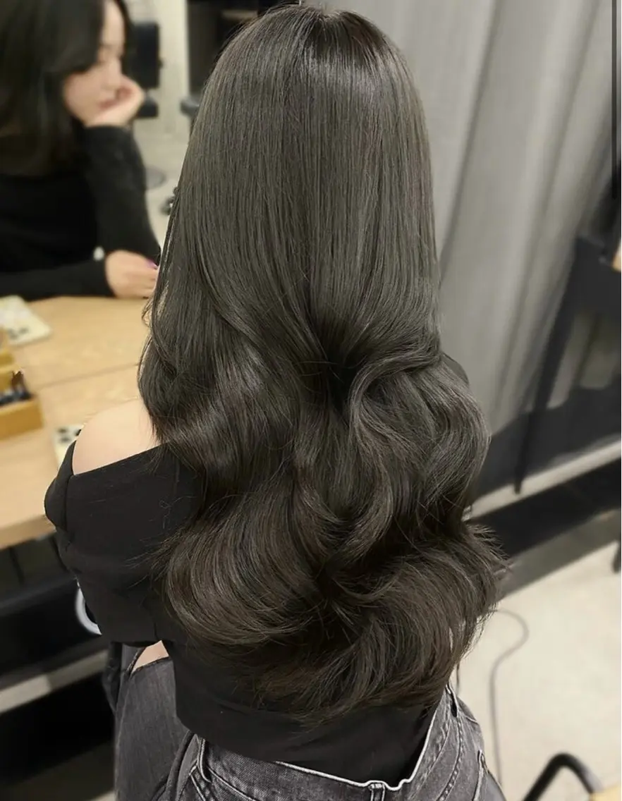 ロング カラー グレージュ オリーブグレージュ オリーブグレー ヘアカラー 高橋 蛍瑠のヘアスタイル