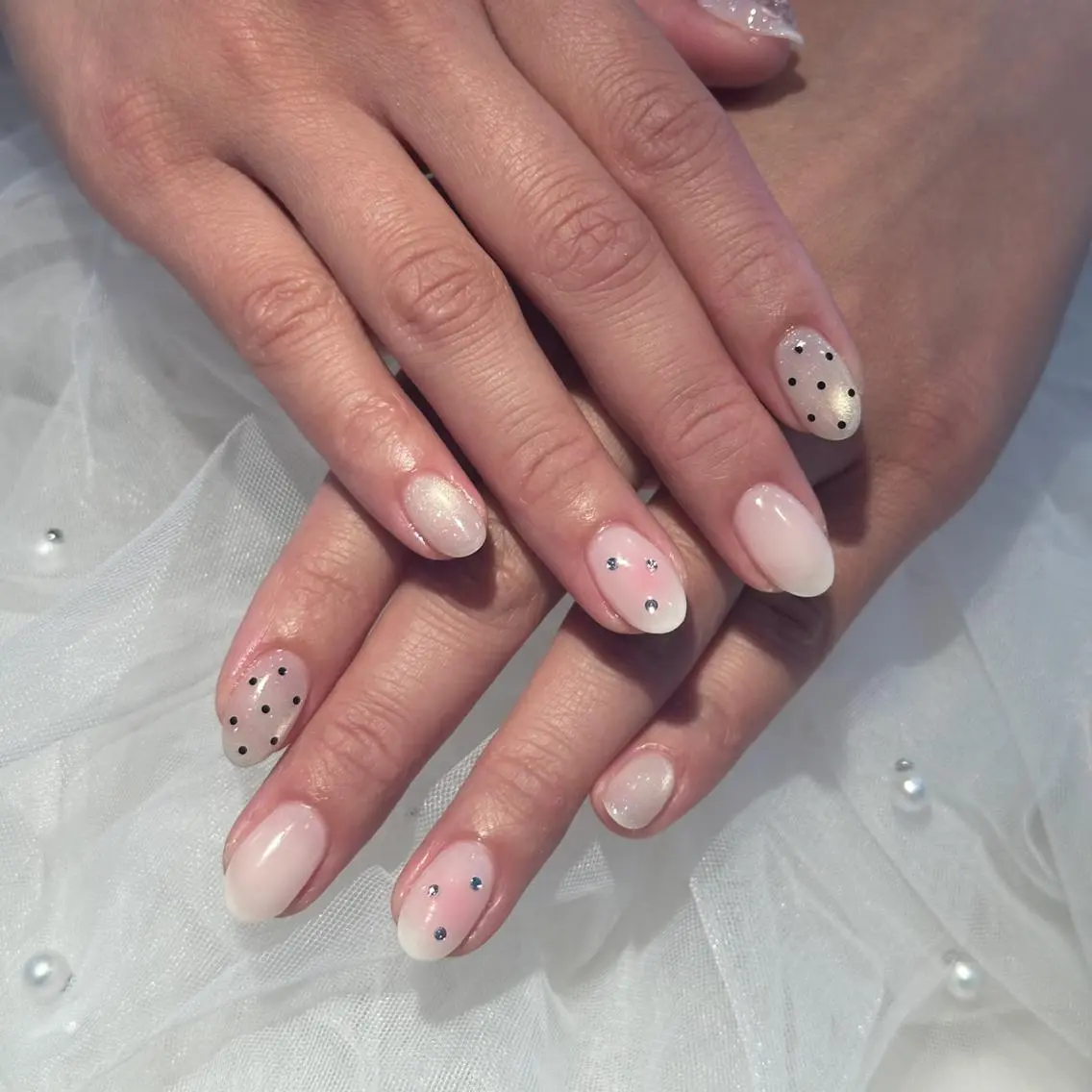 ネイル チークネイル ピンク ホワイト ハンドネイル ai nail / airiのネイルデザイン