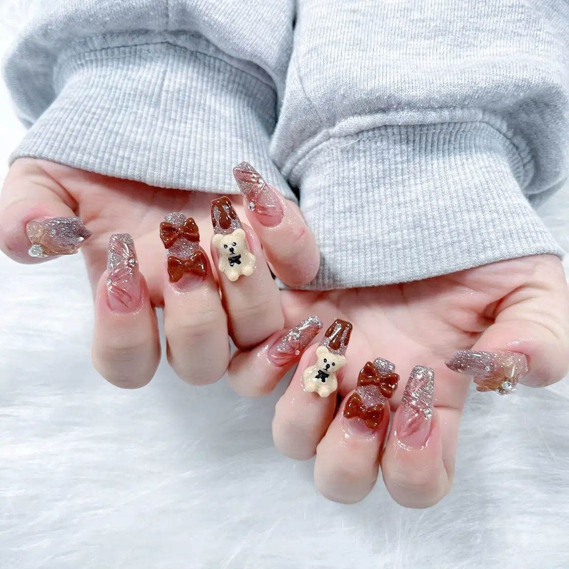ネイル オーロラネイル クリアネイル フラッシュネイル ジェルネイル グラデーション ハンドネイル Amee Nail Salonのネイルデザイン