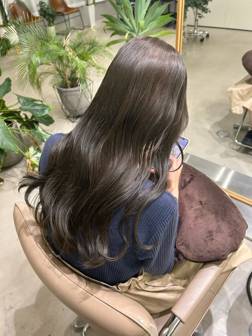 ロング カラー ベージュカラー オリーブベージュ つくばUtooe's 石田桃花のヘアスタイル