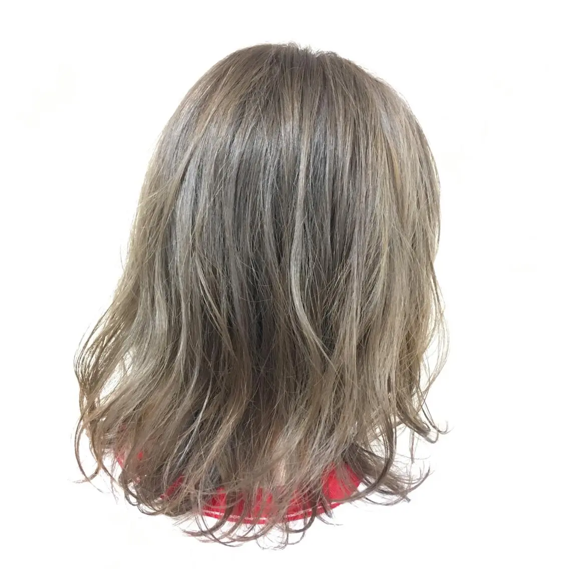 ミディアム カラー アッシュ ベージュカラー ブリーチ 【Sweep】おじま のぞみのヘアスタイル
