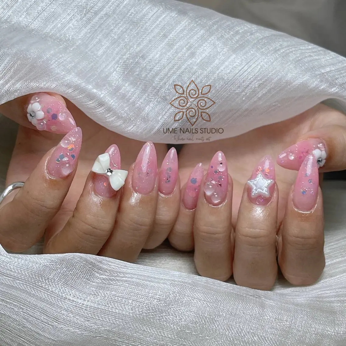 ネイル チークネイル クリアネイル ガーリー キラキラネイル 韓国ネイル Ume Nail Studioのネイルデザイン