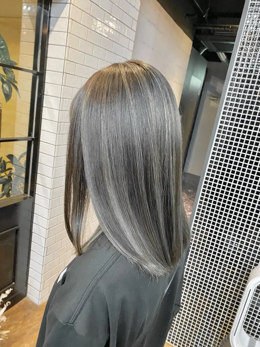 ミディアム ハイライト ヘアカラー ハイトーンカラー💇 磯本　貴信のヘアスタイル