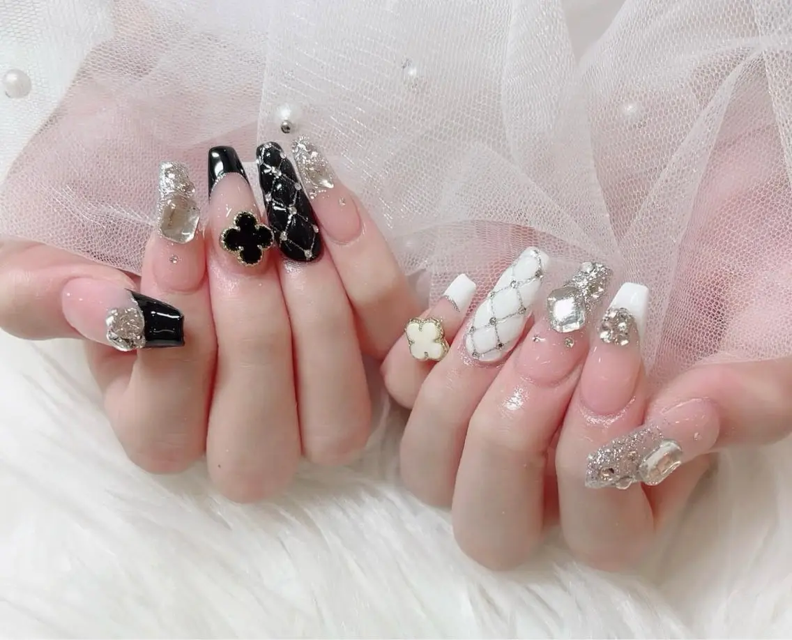 ネイル グラデーション キラキラネイル ワンカラーネイル 冬ネイル Jenn Nail Salonのネイルデザイン