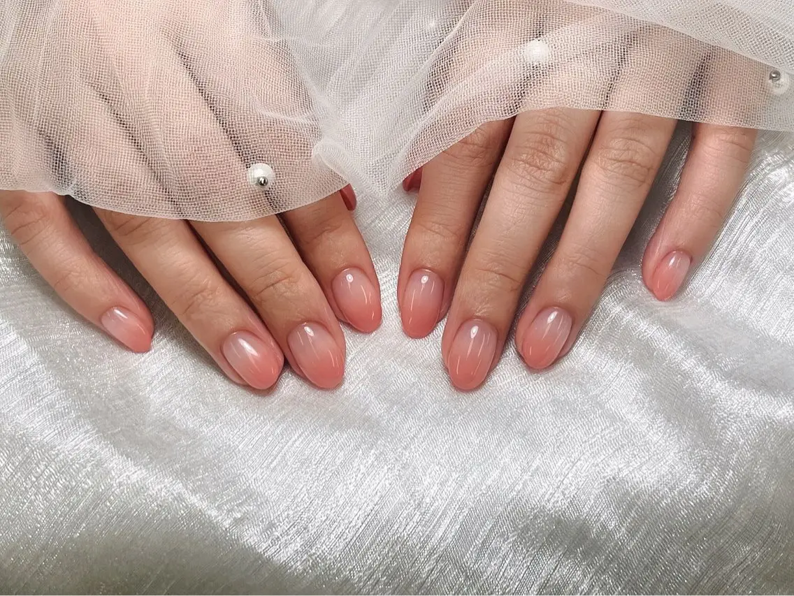 ネイル グラデーション RUBYネイルサロン 9Caratsのネイルデザイン