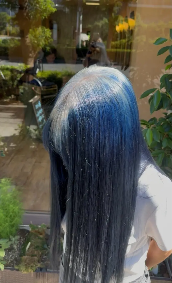 ロング ヘアカラー かのブリーチカラー 🎧⛓️🩶のヘアスタイル