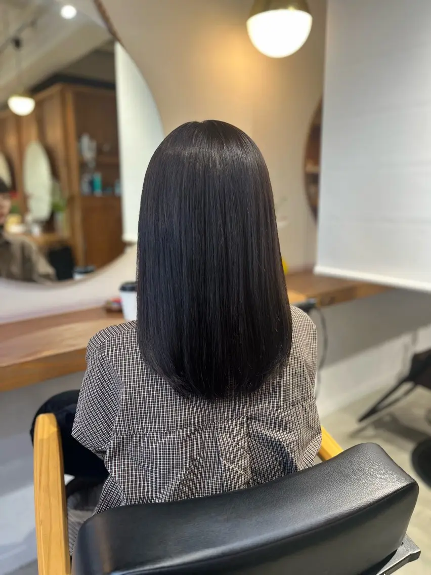 ミディアム カット ヘアカラー 縮毛矯正 トリートメント 塩川ももこ/ 自然な縮毛矯正のヘアスタイル