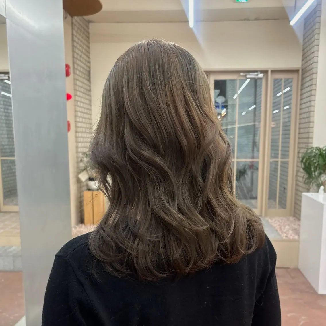 ミディアム カラー 山内 瑠莉のヘアスタイル