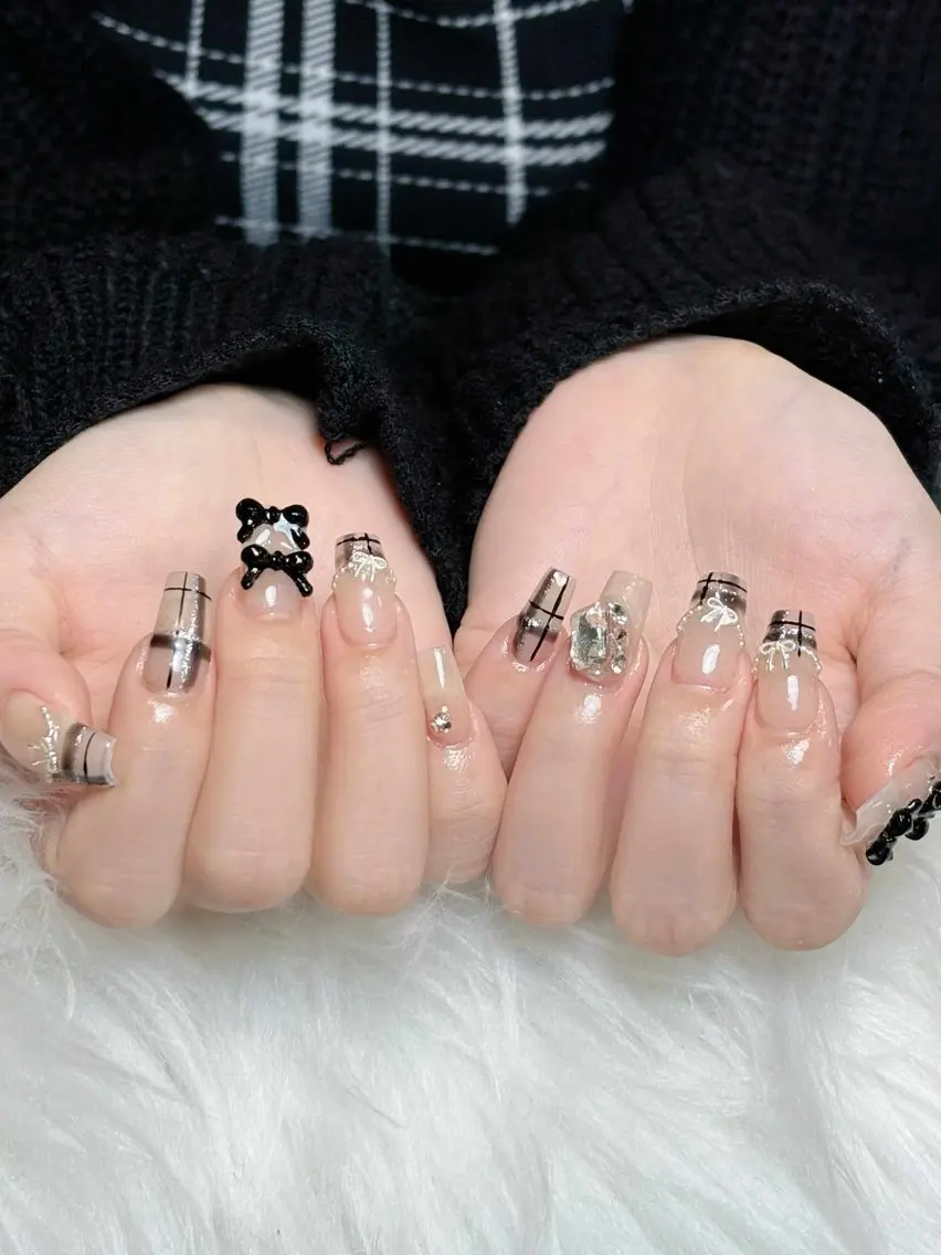 ネイル オーロラネイル ボルドー ブラウン 氷ネイル・うるうるネイル キラキラネイル ハンドネイル Julli NailStudioのネイルデザイン