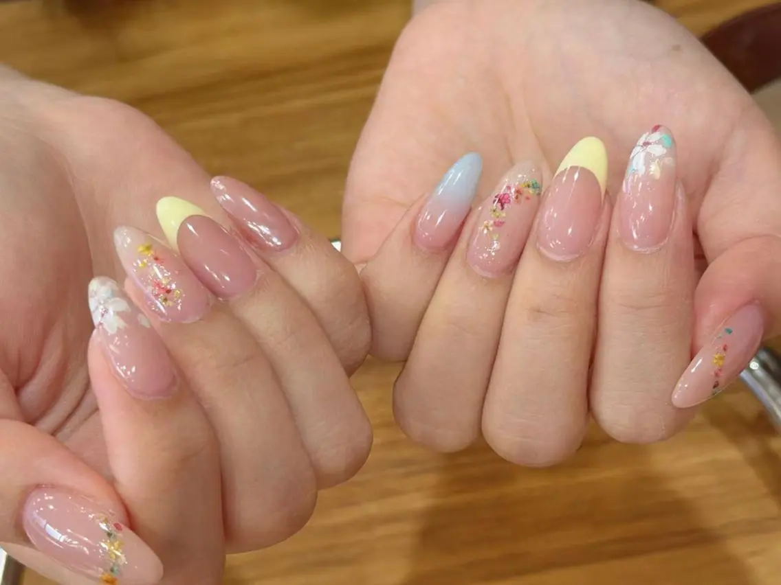 ネイル オーロラネイル 長さ出し フレンチネイル ガーリー キラキラネイル Lucky nailのネイルデザイン