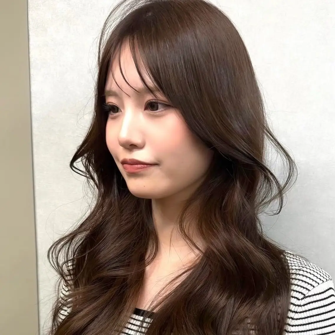 セミロング カラー ヘアアレンジ 内大久保 列夏のヘアスタイル