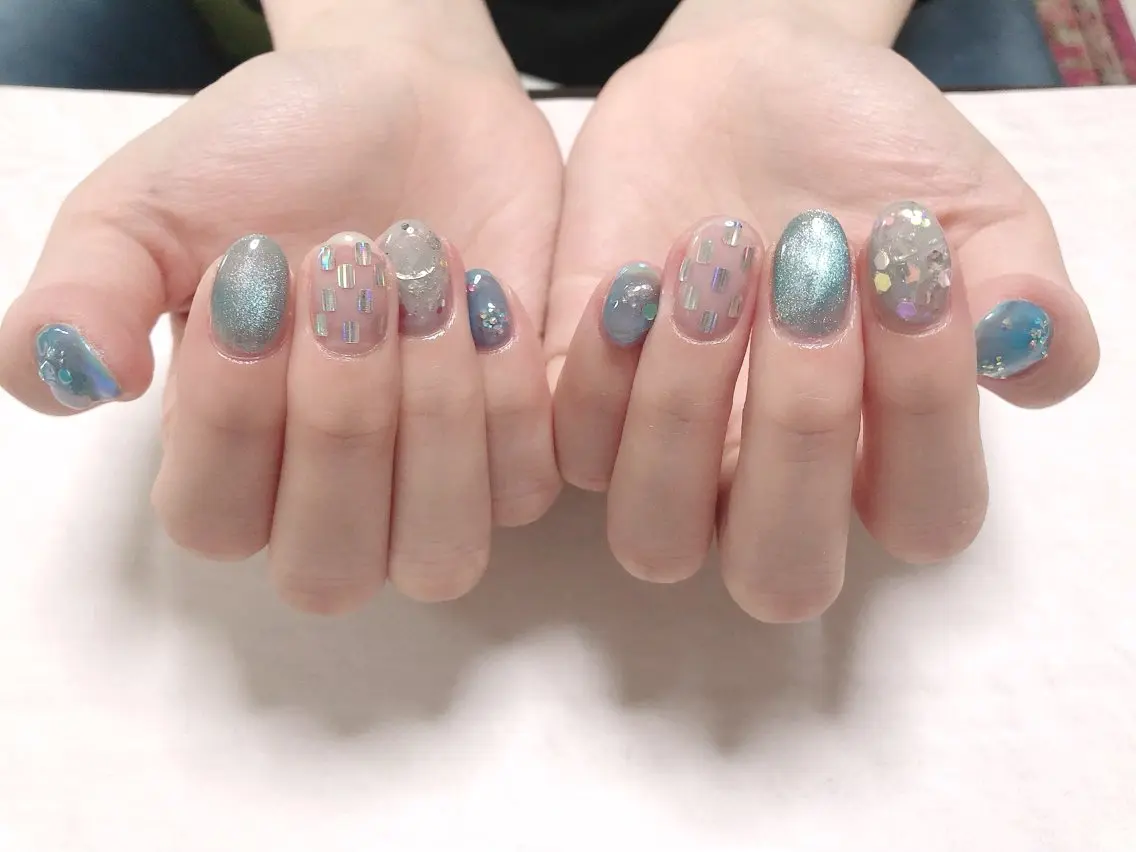 ネイル アートネイル ホログラムネイル マグネットネイル mano nella manoのネイルデザイン