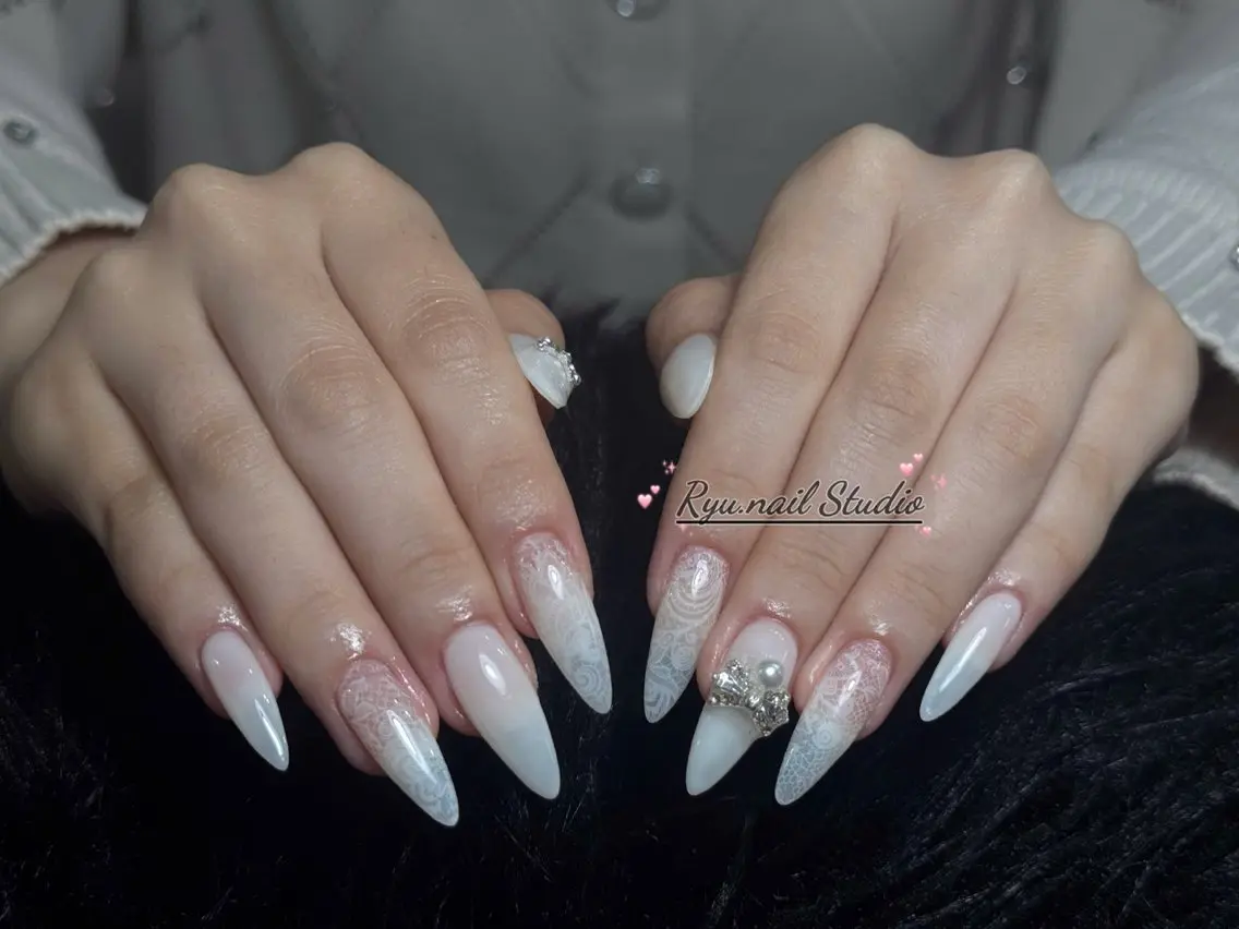 ネイル アートネイル フレンチネイル ジェルネイル キラキラネイル ニュアンスネイル ハンドネイル Ryu Nail YukiChanのネイルデザイン