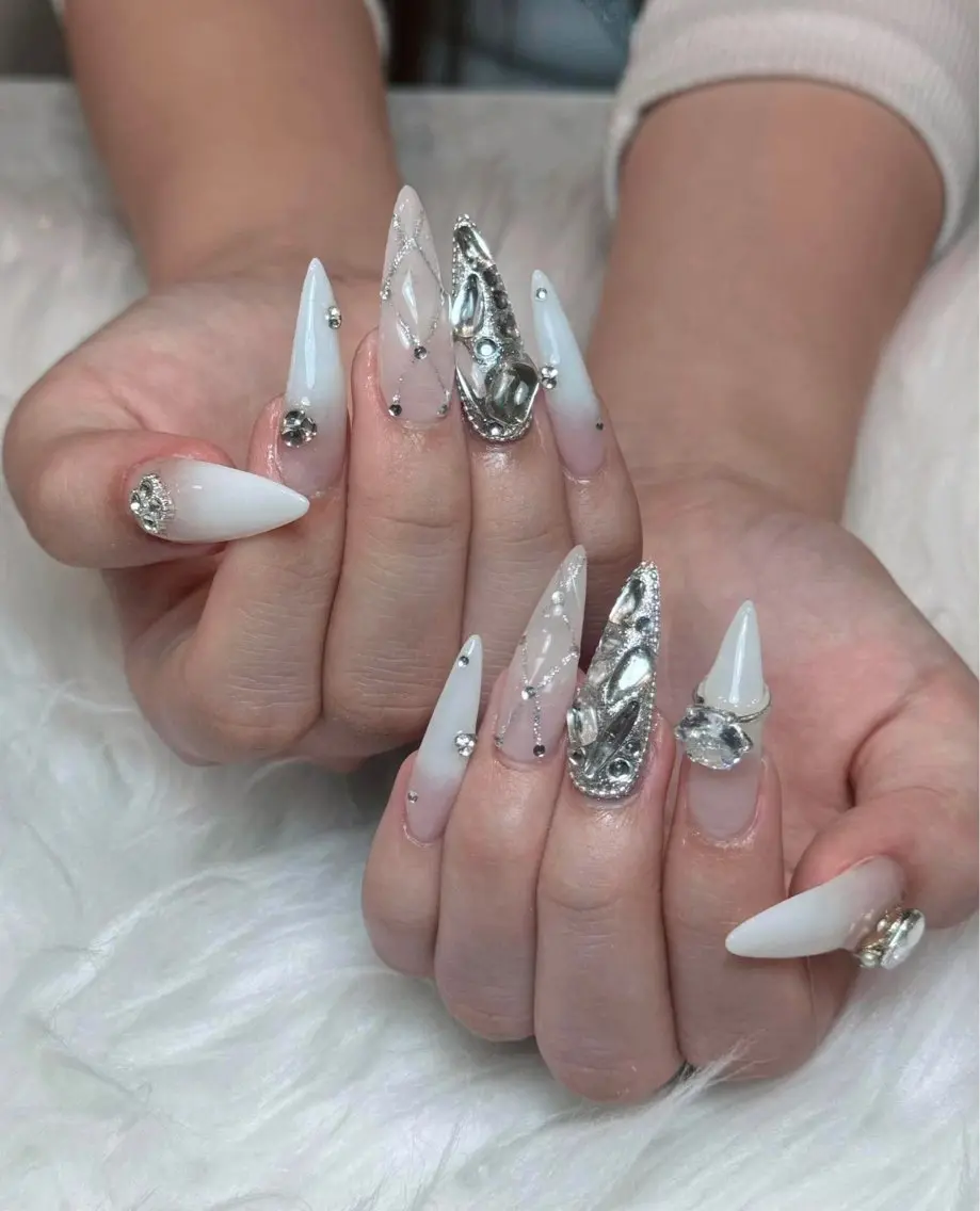 ネイル チークネイル ドット フレンチネイル グラデーション ハート ハンドネイル Julli NailStudioのネイルデザイン