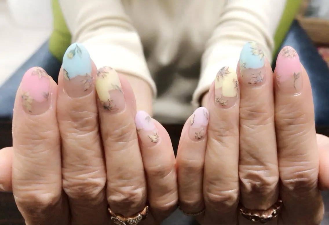 ネイル mano nella manoのネイルデザイン