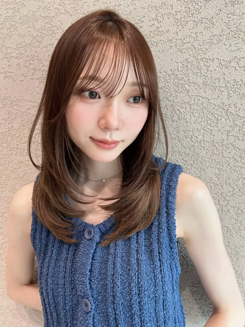 ミディアム カラー カット ヘアカラー トリートメント 興津/レイヤー/韓国 透明感カラー縮毛のヘアスタイル
